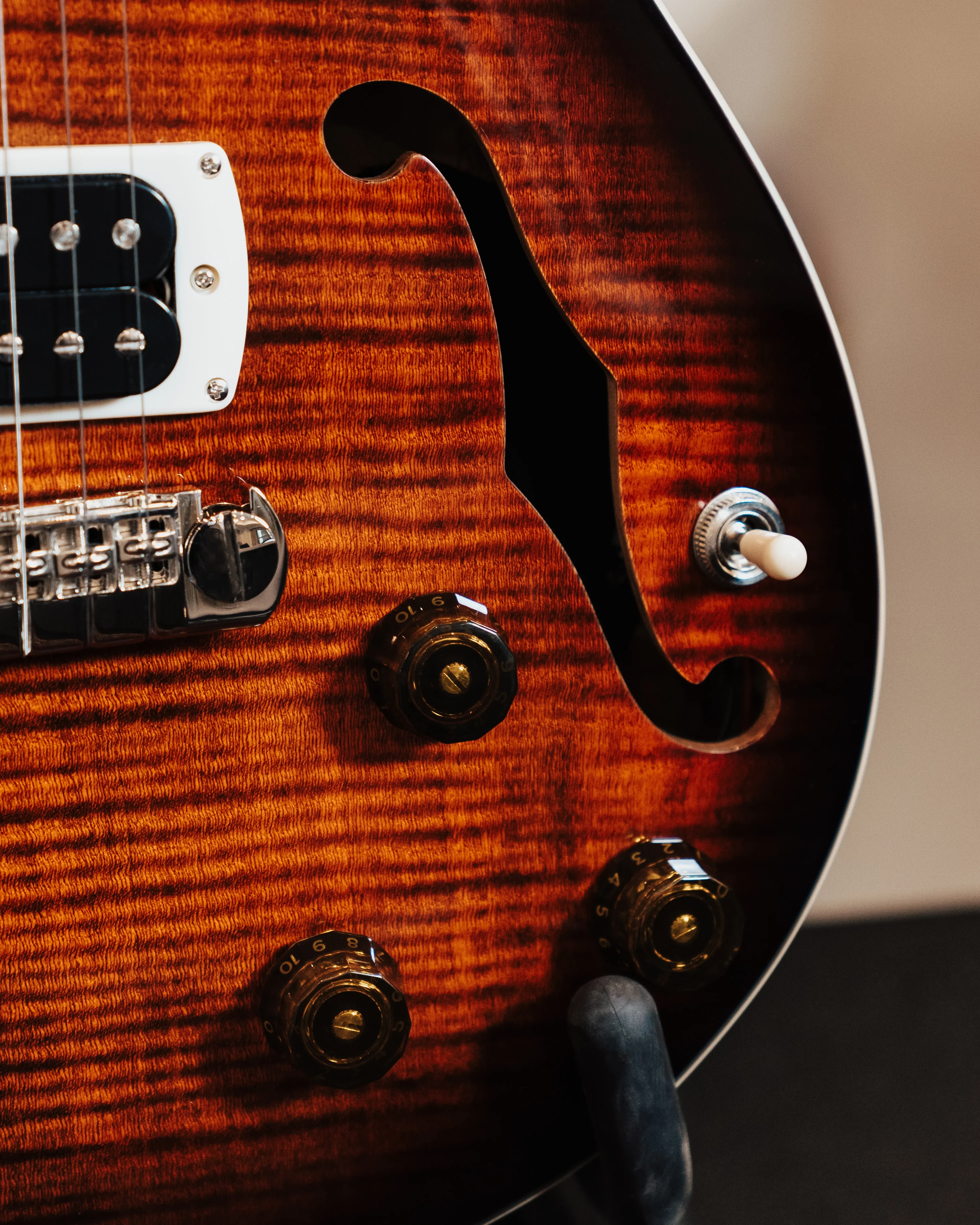 SE Ed Sheeran Baritone Piezo Orange Tiger Smokeburst